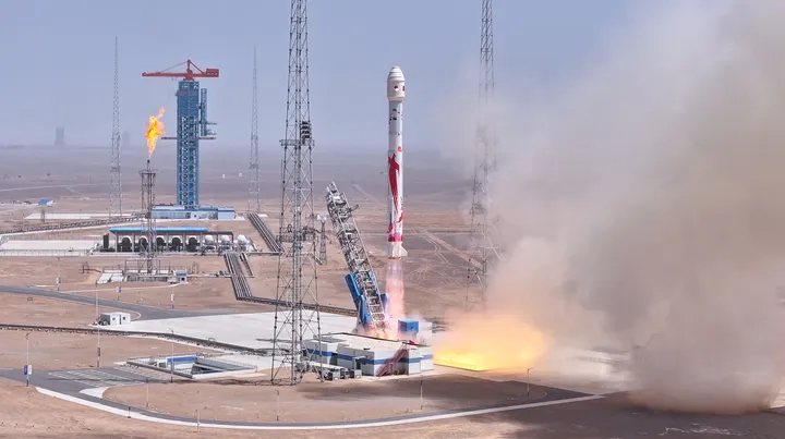 Kineska komercijalna raketa lansirala šest satelita u svemir