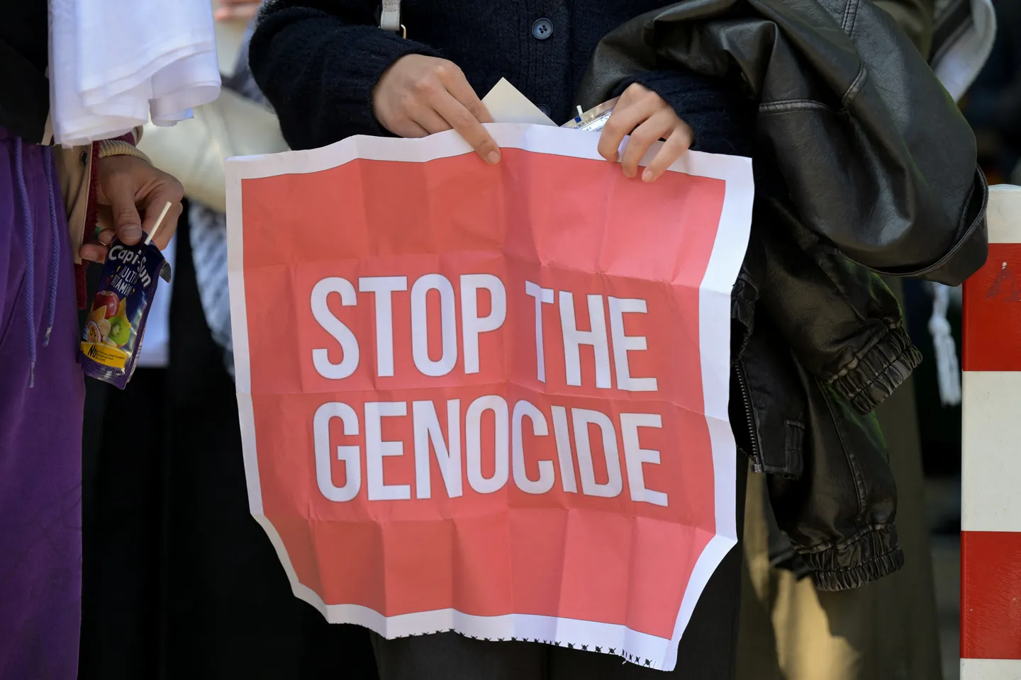 Allemagne : des militants pacifistes bloquent les exportations d'armes vers Israël