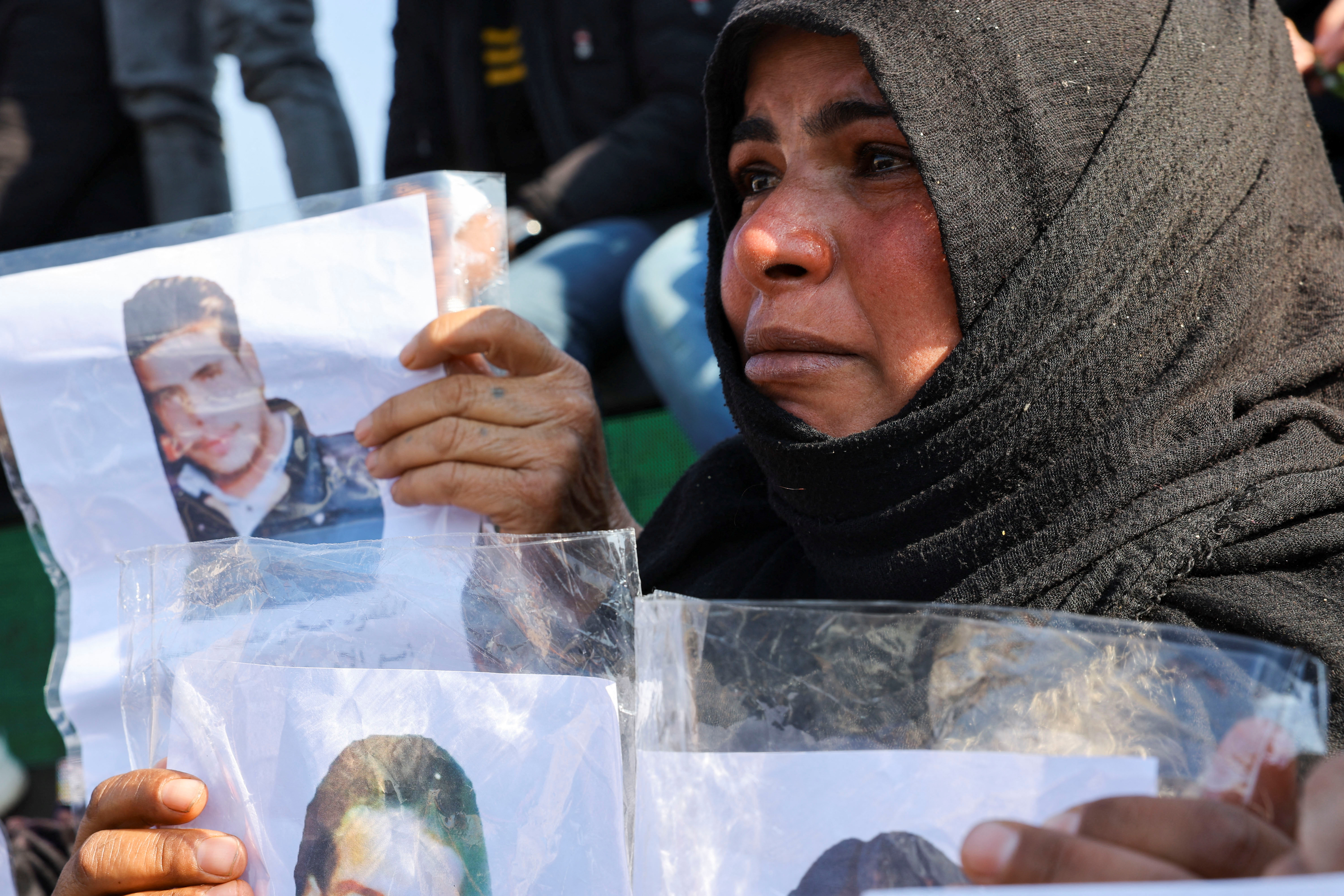 Siria crea comisiones de justicia y personas desaparecidas para abordar los crímenes de la era Assad