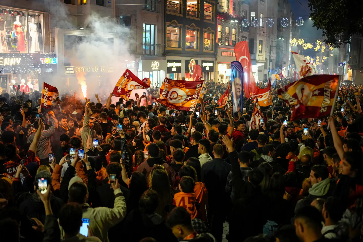Football : Galatasaray remporte son 25e titre de champion de Turquie