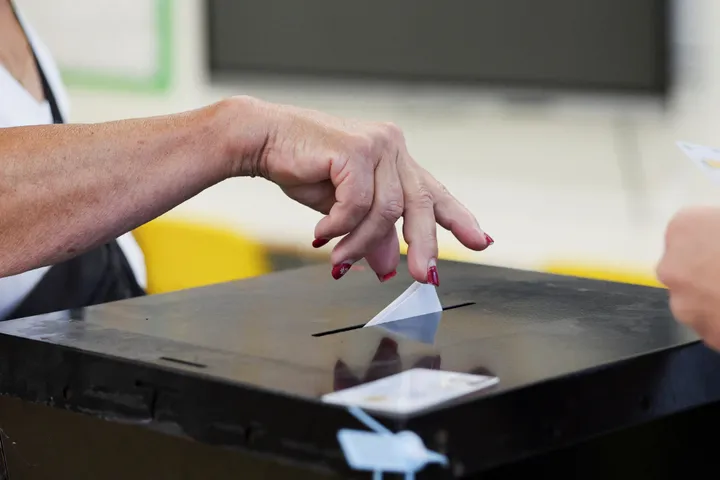 Polls open in second round of Portugal presidential vote