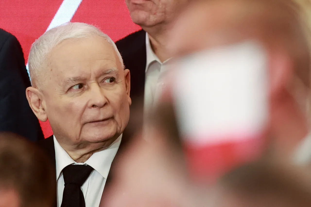 PiS stawia ultimatum. Morawiecki nie chce rezygnować z „Rozwoju Plus”