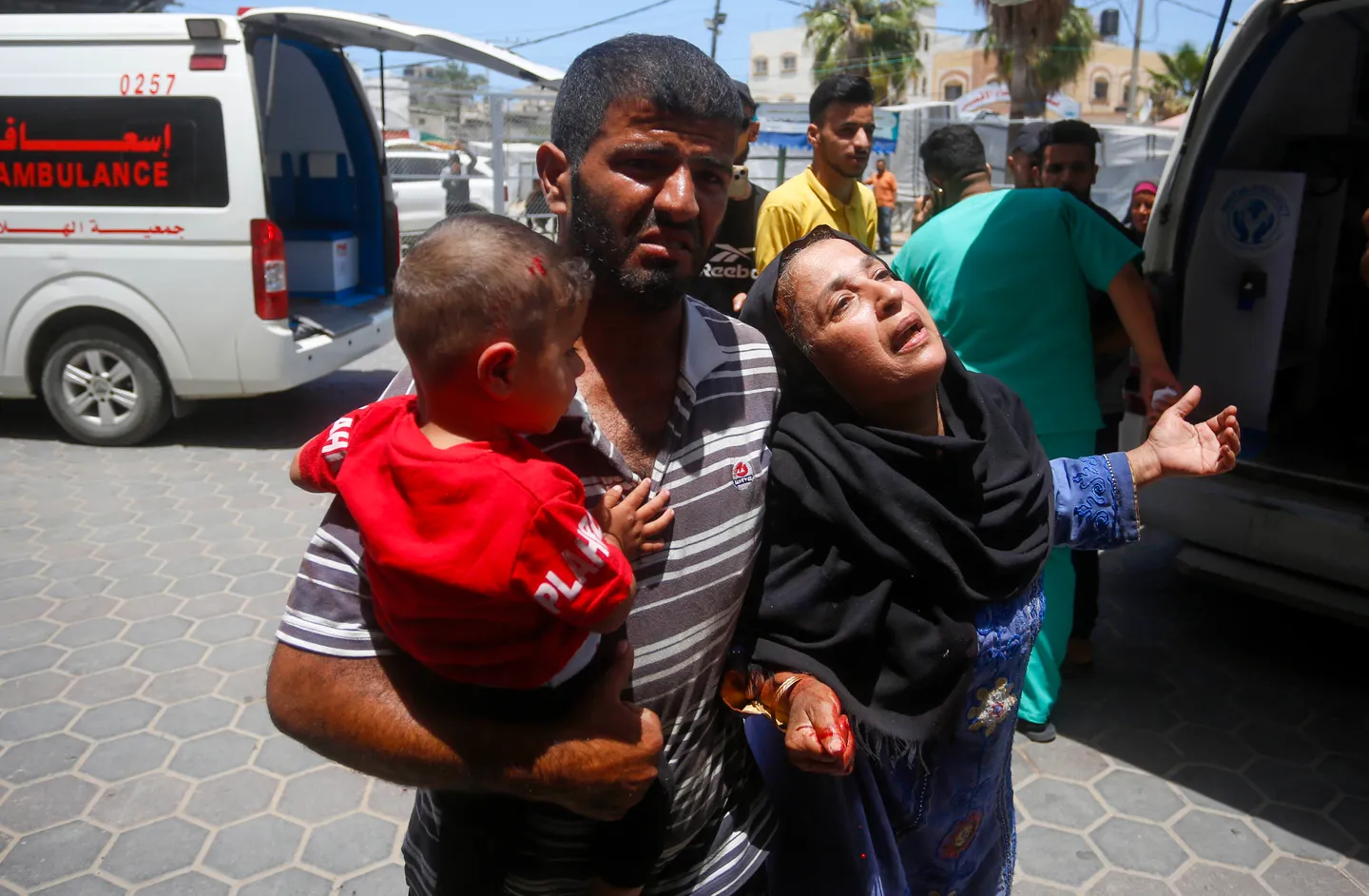 الاحتلال يقتل عشرات الفلسطينيين في غزة وسط موجة نزوح من خان يونس.. وأونروا تطالب برفع الحصار