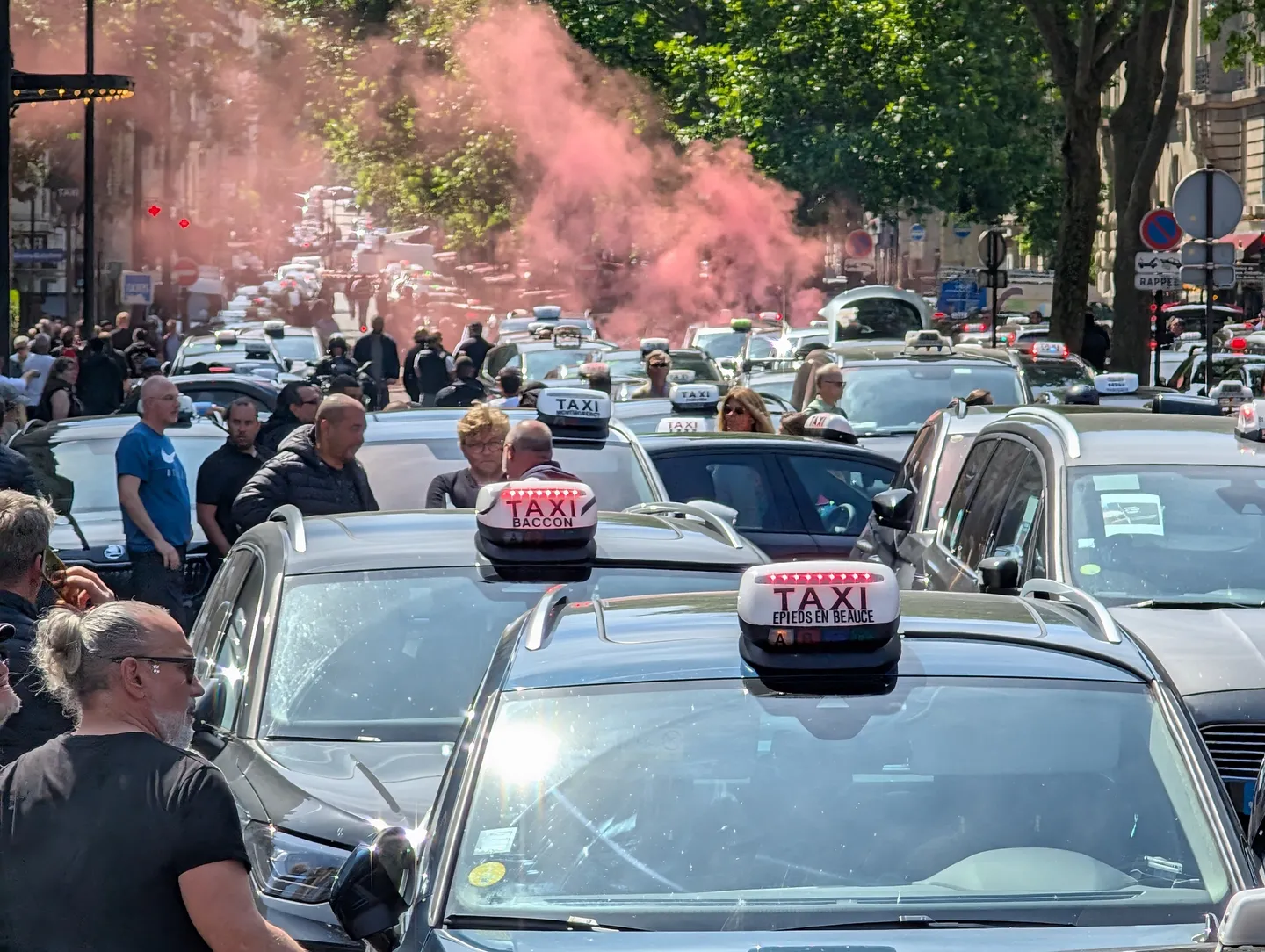 France : Mobilisation massive des taxis contre la baisse des tarifs de transport sanitaire