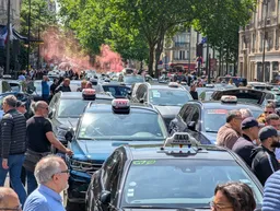 Protesta në Paris kundër uljes së kompensimeve për transport shëndetësor