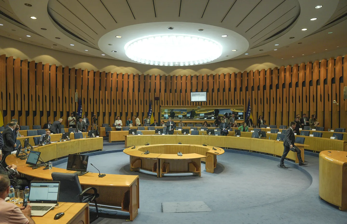 Sjednica Doma naroda PSBiH prekinuta nakon što su delegati SNSD-a napustili salu