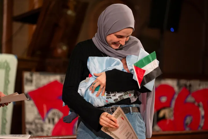 ئامېرىكا كۆچمەنلەر ئىدارىسى پەلەستىنلىك پائالىيەتچىنىڭ يېڭى تۇغۇلغان ئوغلىنى كۆرۈشىگە رۇخسەت قىلمىدى