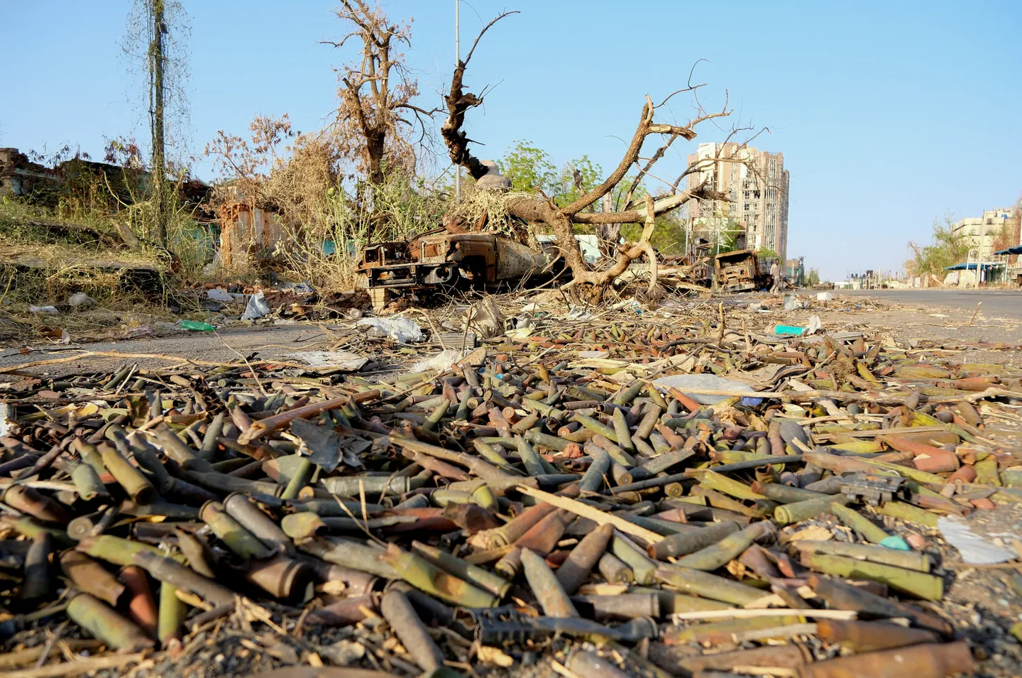 Unexploded shells cause anxiety among Sudan's returnees