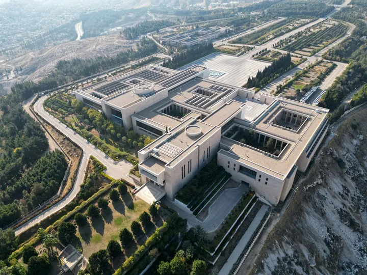 Sulmet ajrore izraelite goditën zonën pranë pallatit presidencial sirian në Damask