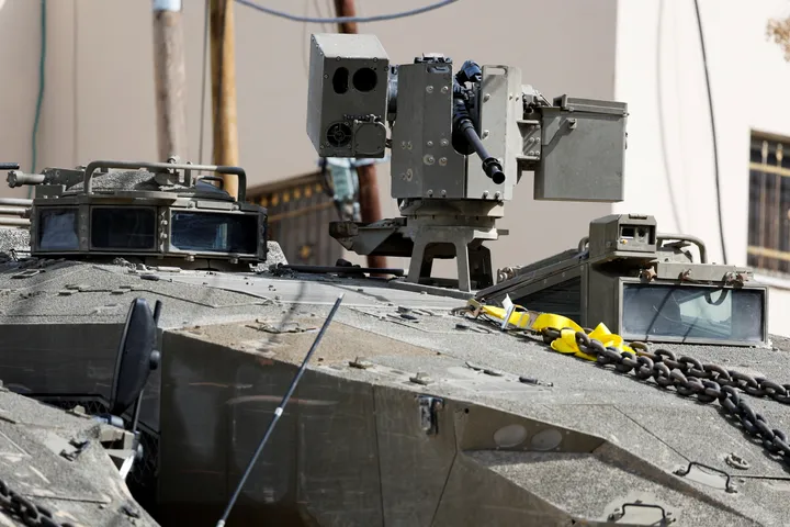 Opkomst van de militaire machine: Hoe AI het tempo van oorlog bepaalt