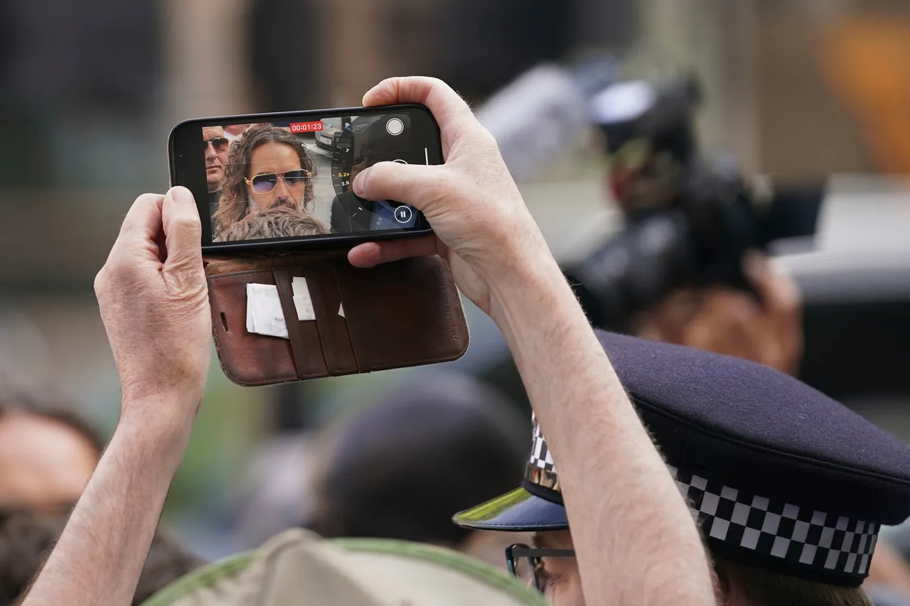 Mediawaakhond: Algoritmes van sociale media vormen direct risico voor de democratie