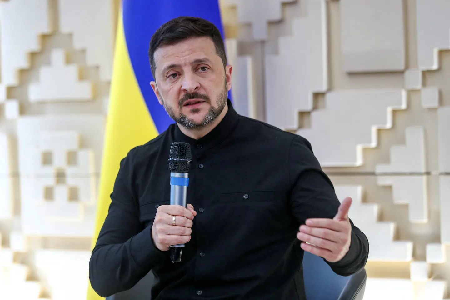 Зеленский: чем жестче давление на РФ, тем ближе мир