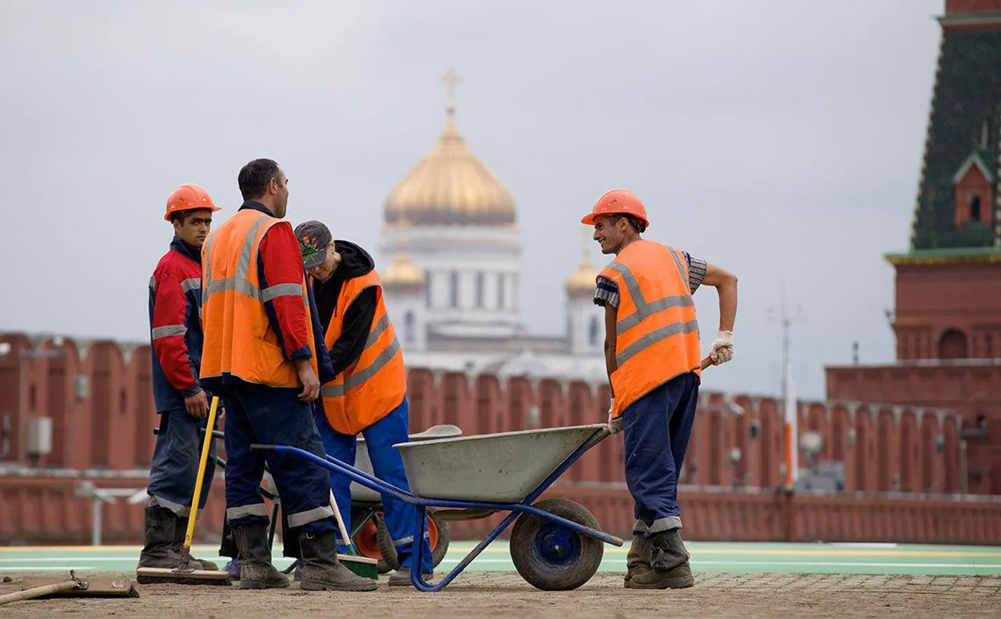 Москва начнет отслеживать мигрантов
