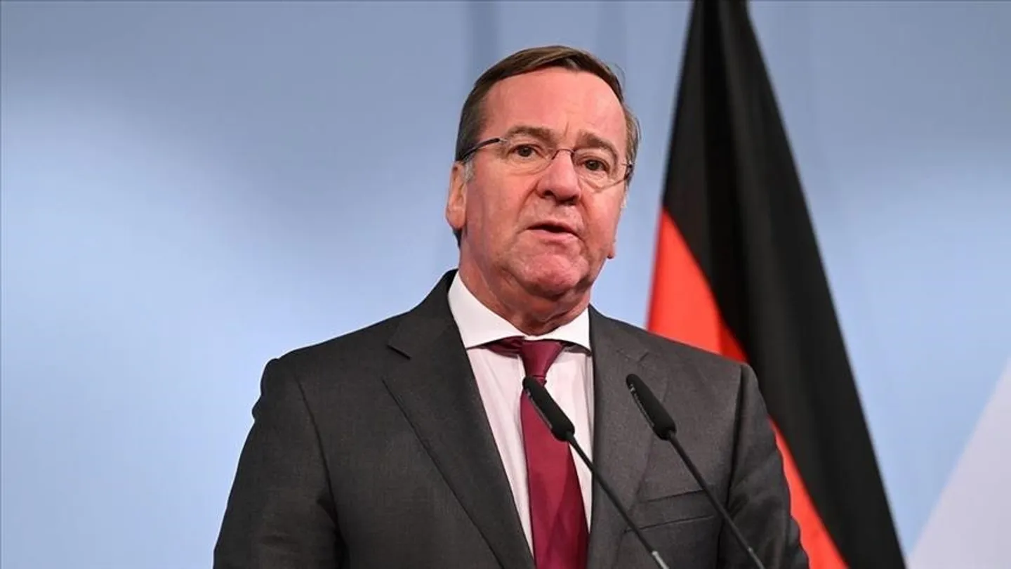 Ministri gjerman i Mbrojtjes: Putini po “fiton kohë”