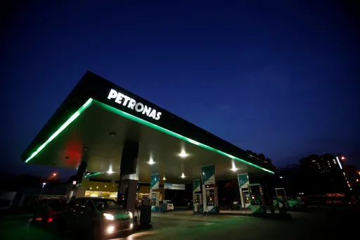 PM: PETRONAS jamin bekalan minyak, gas mencukupi sehingga Mei