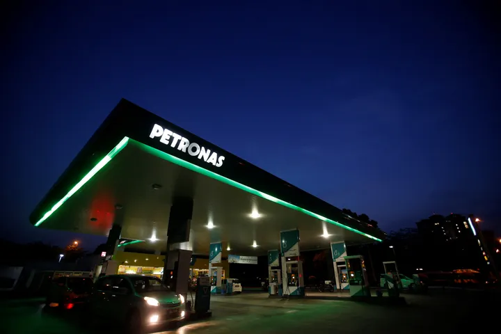 PM: PETRONAS jamin bekalan minyak, gas mencukupi sehingga Mei