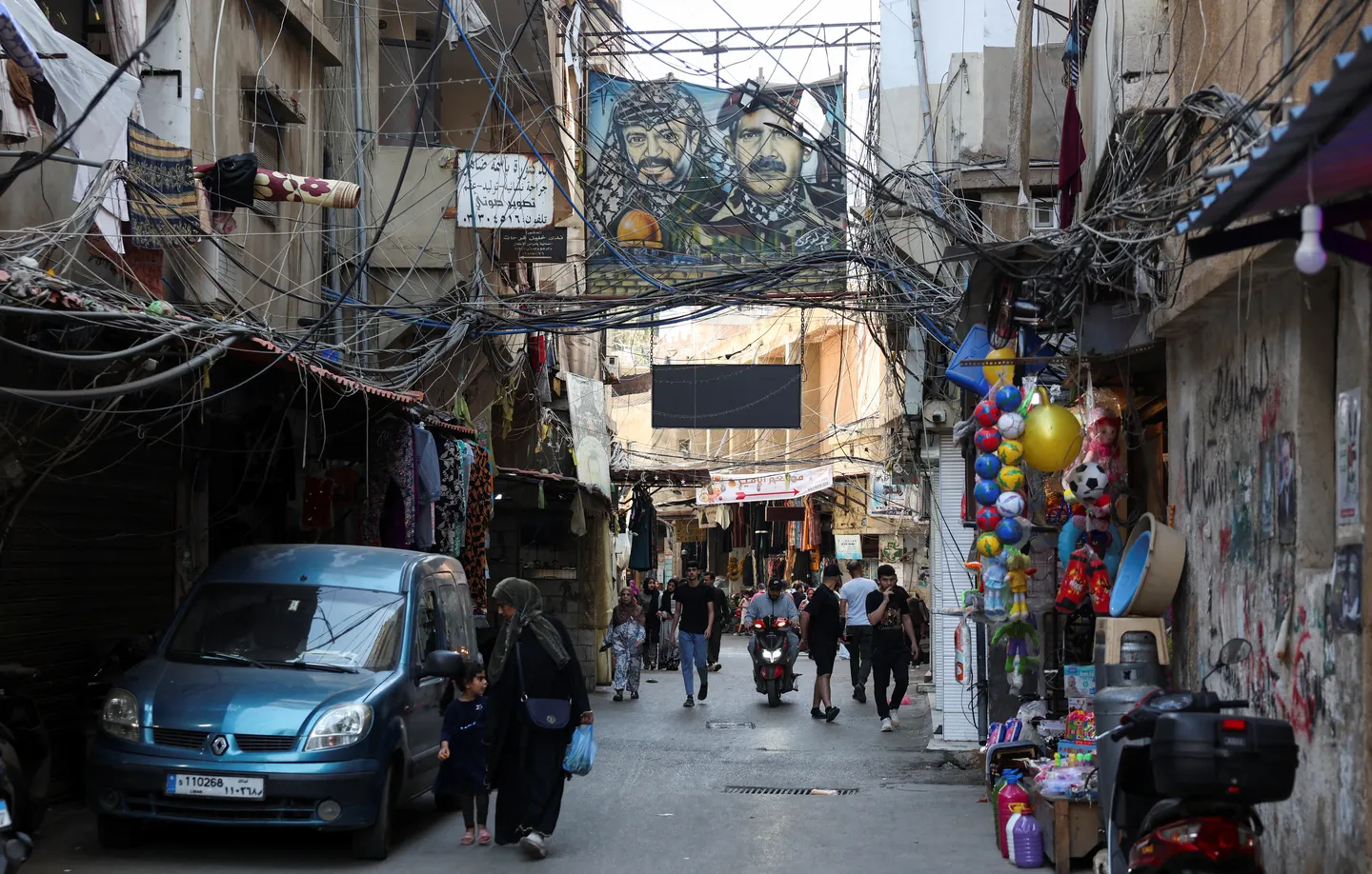Palestinian factions in Lebanon to start weapons handover