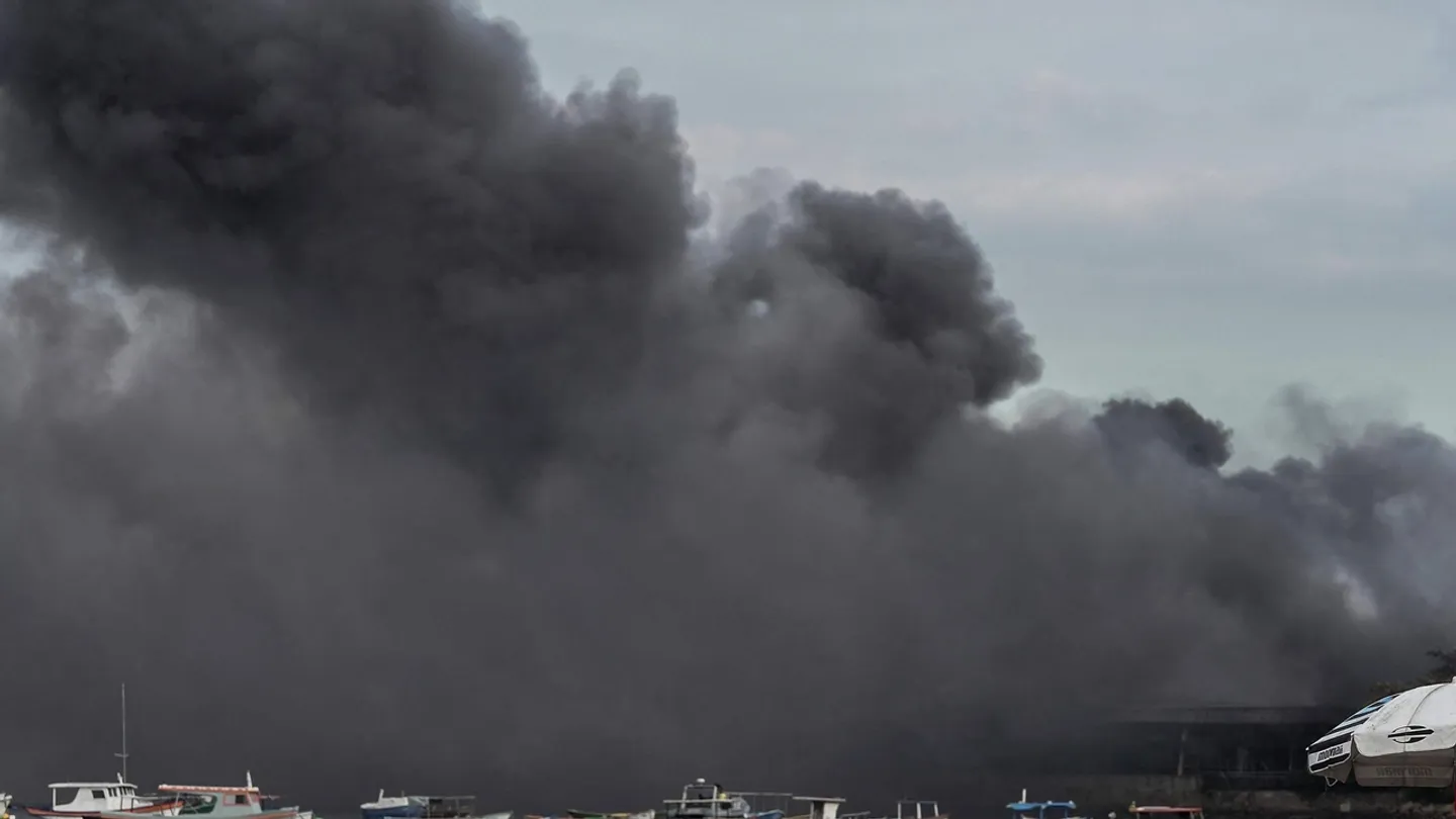 Fire at Angola offshore oil platform injures 17 people