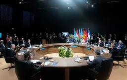 Presidenti Erdoğan takohet me liderët në Hungari