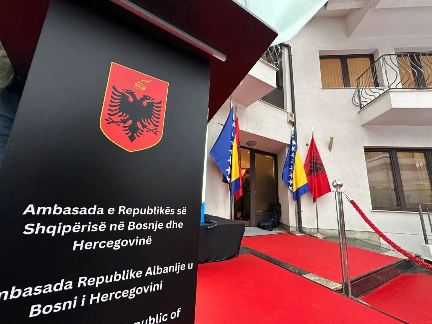 Shqipëria hap zyrtarisht ambasadën në Sarajevë