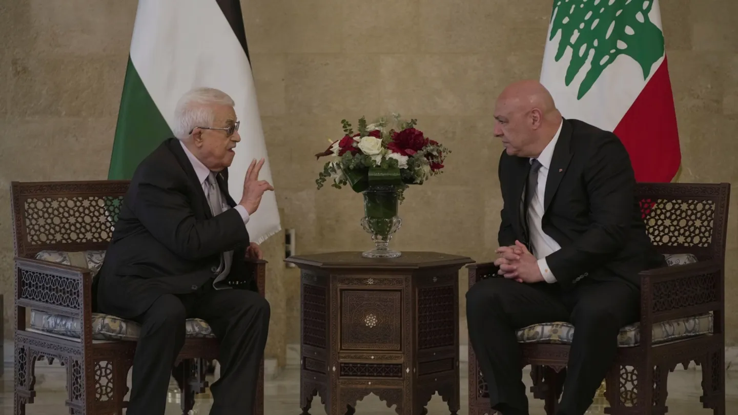 بيروت.. عون وعباس يؤكدان التزامهما حصر السلاح بيد الدولة اللبنانية
