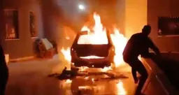 مستوطنون يُحرقون منازل وممتلكات لفلسطينيين غرب سلفيت في الضفة الغربية