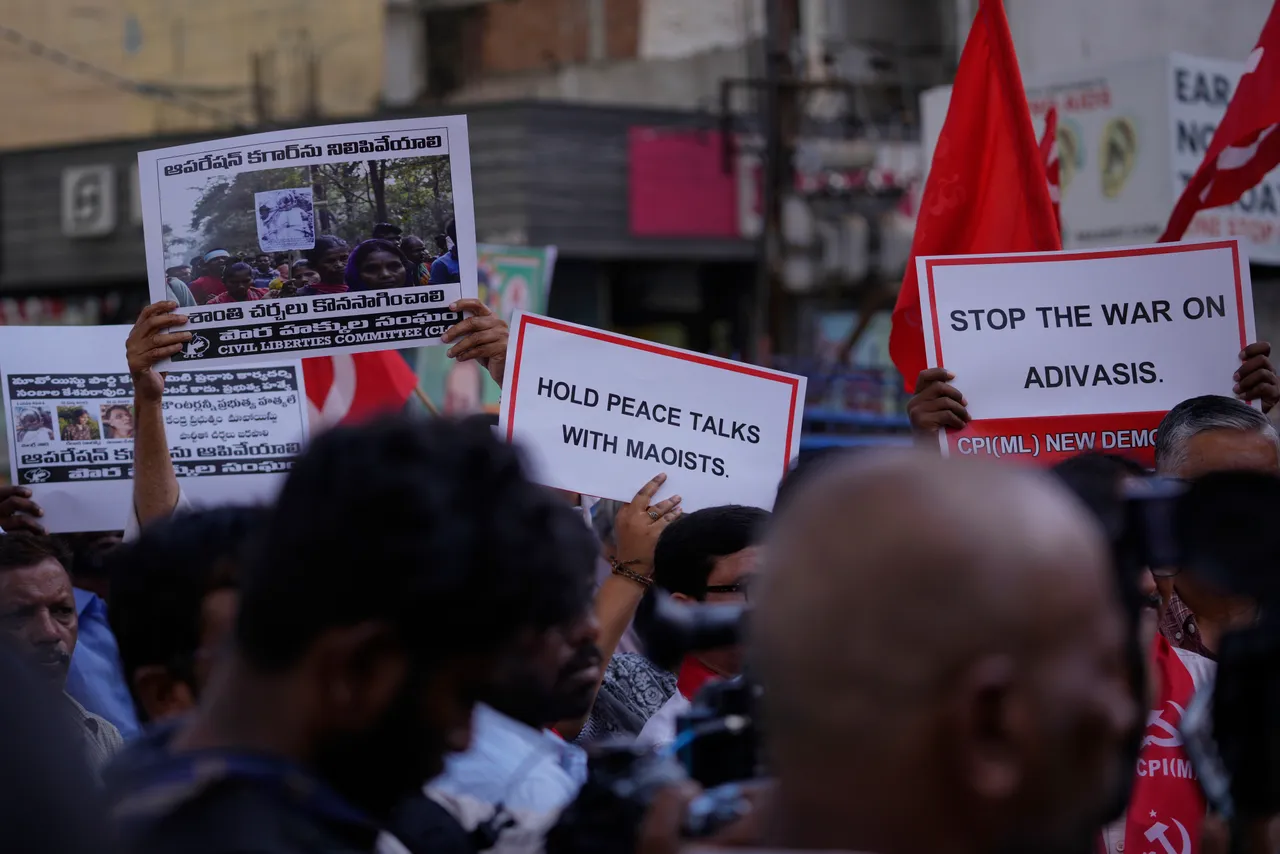 भारत का कहना है कि माओवादियों ने विद्रोह समाप्त करने की समय सीमा से पहले आत्मसमर्पण कर दिया है।