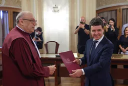 Никусор Дан положи заклетва како нов претседател на Романија