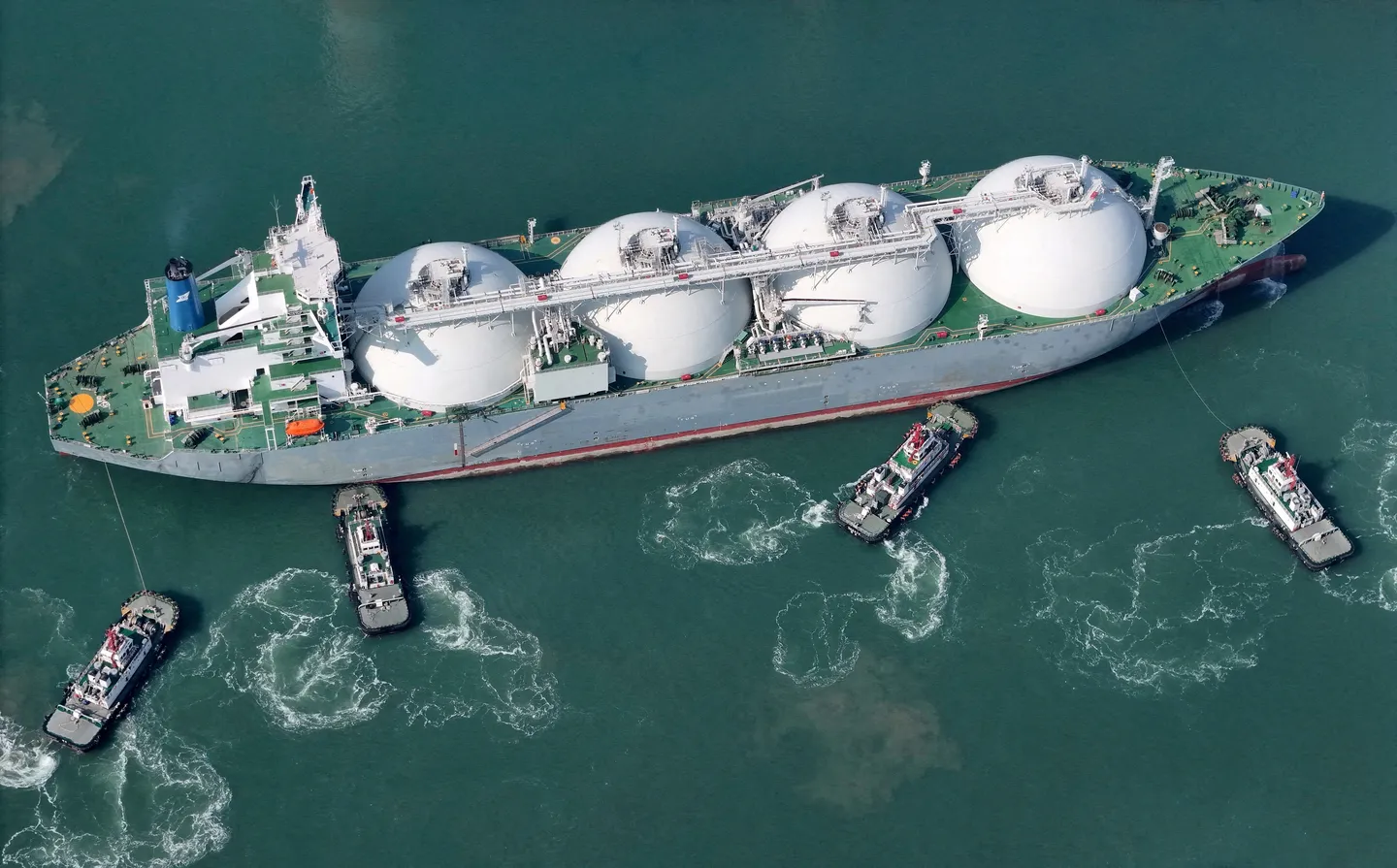 Impor LNG Asia melemah pada Juli seiring Eropa menarik pengiriman