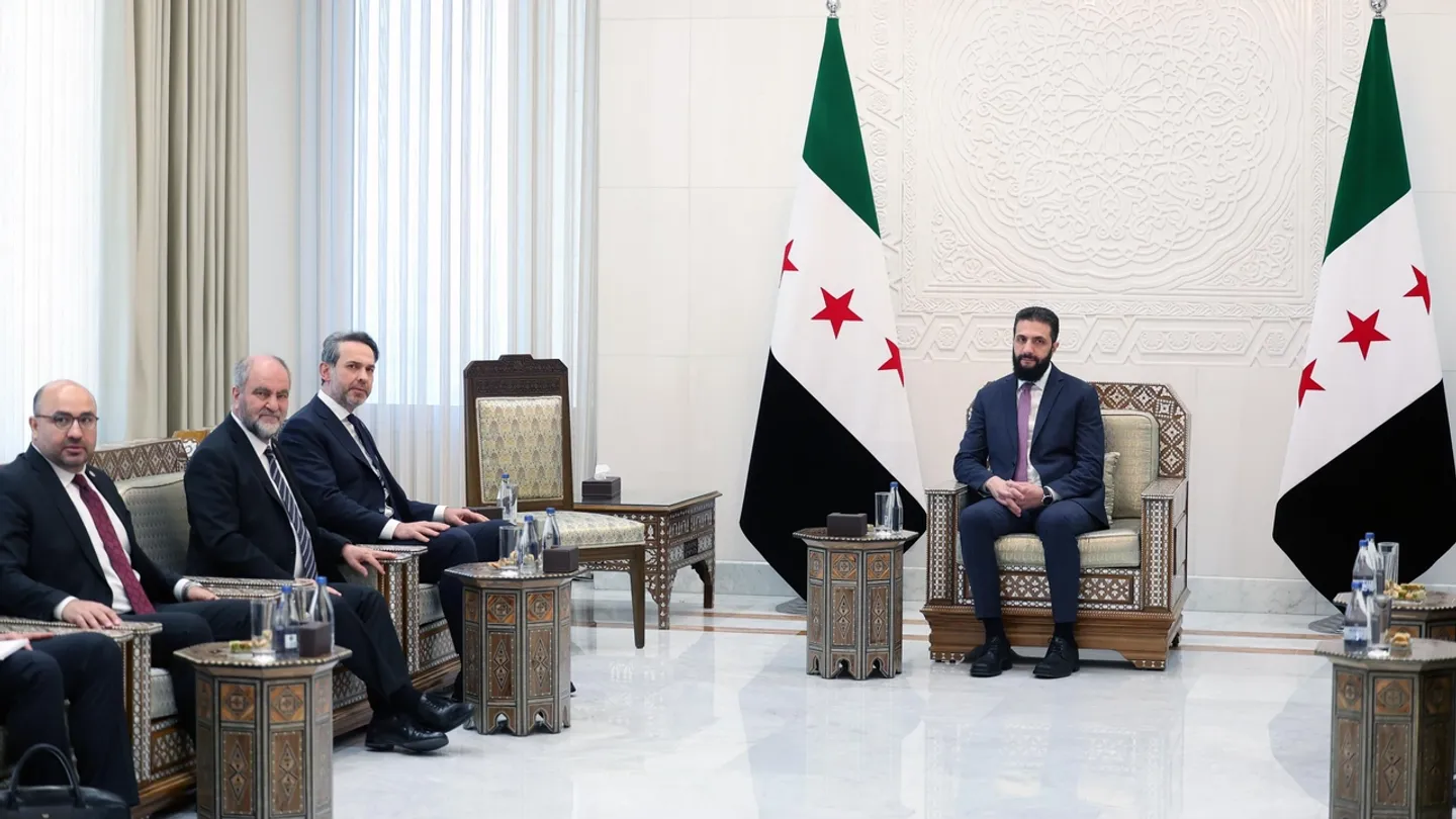 وزير الطاقة التركي يلتقي الشرع في دمشق.. ويعلن: أنقرة تعتزم تصدير ملياري متر مكعب من الغاز إلى سوريا