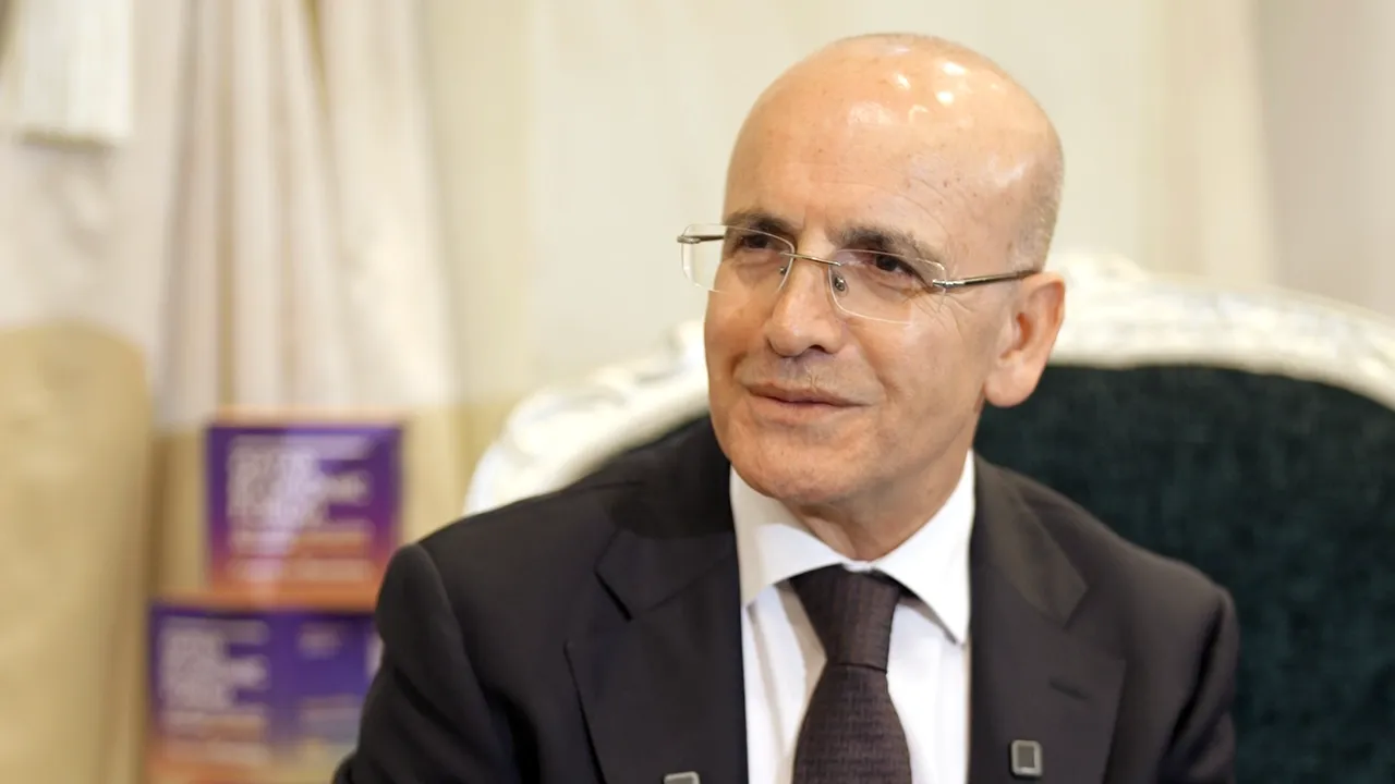 Ministro Simsek: "Levantamento das sanções contra a Síria é enorme ganho para a humanidade"