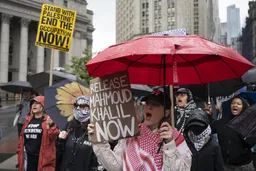 Nju Jork mbahet protestë për lirimin e aktivistit palestinez Mahmoud Khalil