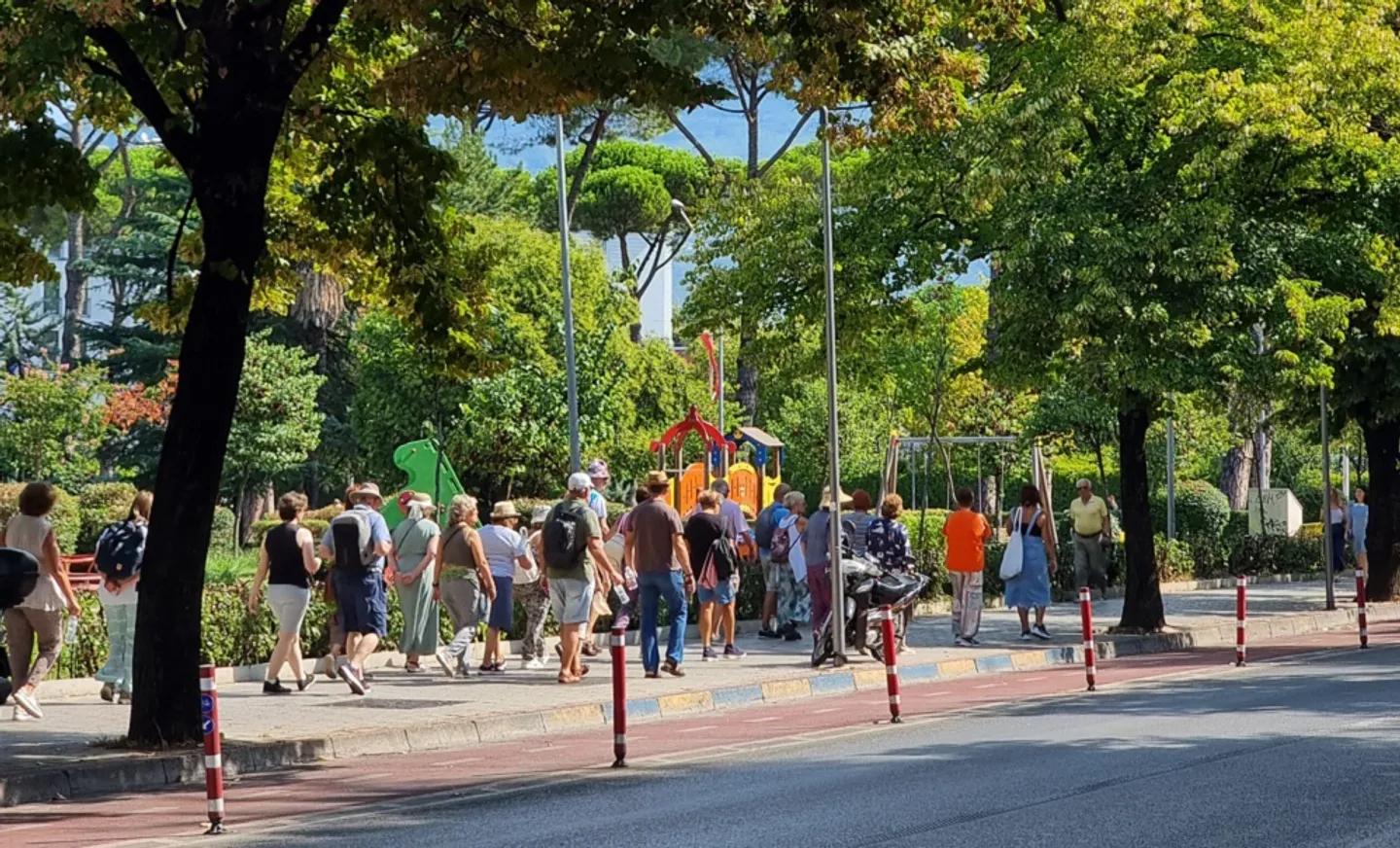 2,45 milionë turistë kanë vizituar Shqipërinë në katër muajt e parë të këtij viti