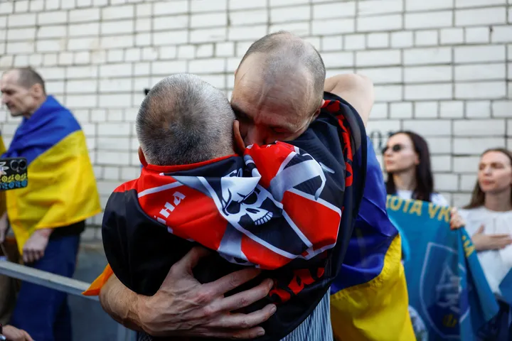 Russia and Ukraine exchange hundreds of prisoners in largest swap of war