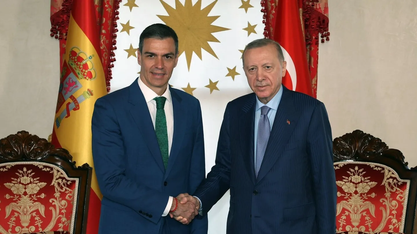 أردوغان يستقبل رئيس الوزراء الإسباني في إسطنبول ويبحث معه العلاقات الثنائية وقضايا دولية