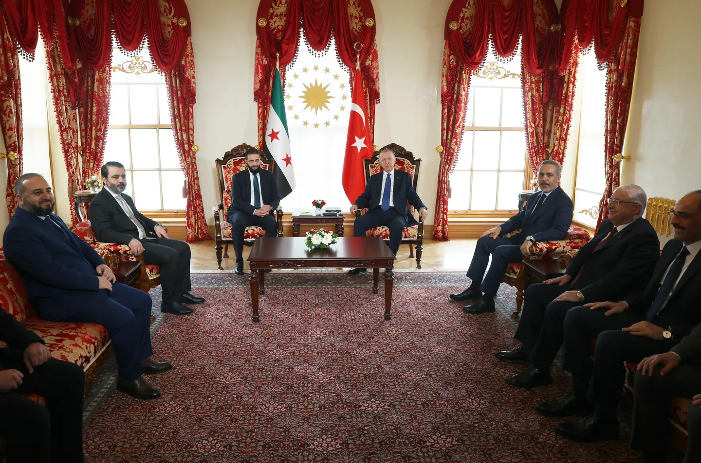 Erdogan i Sharaa razgovarali u Istanbulu: Tursko-sirijska saradnja će jačati u svim oblastima