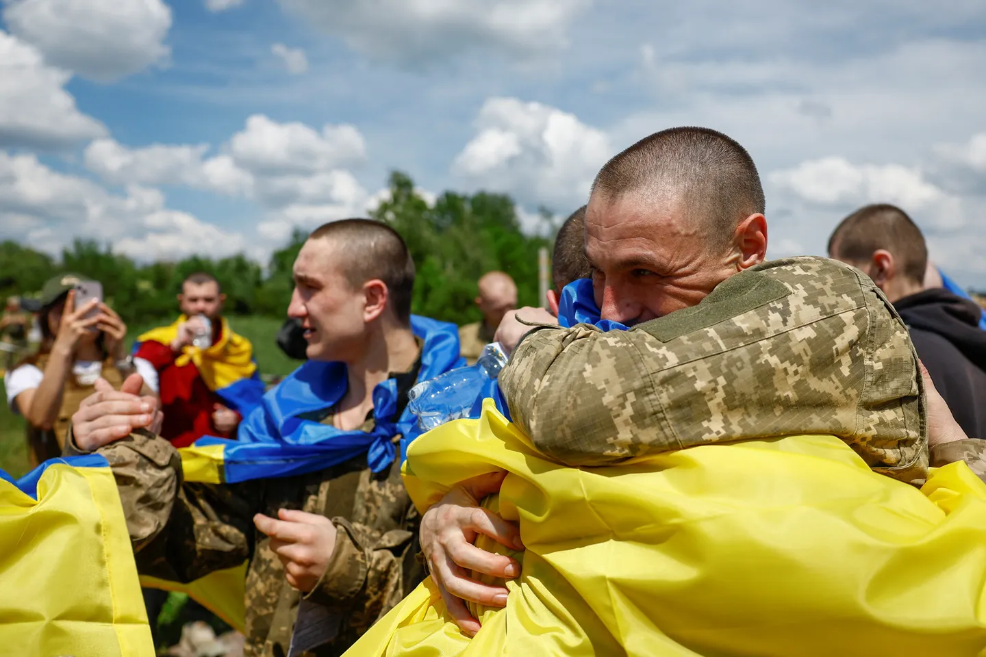Обмен пленными продолжается