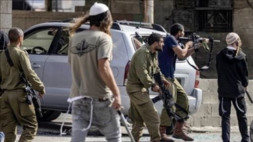 إصابة عدد من الفلسطينيين في هجمات لمستوطنين متطرفين بالضفة الغربية