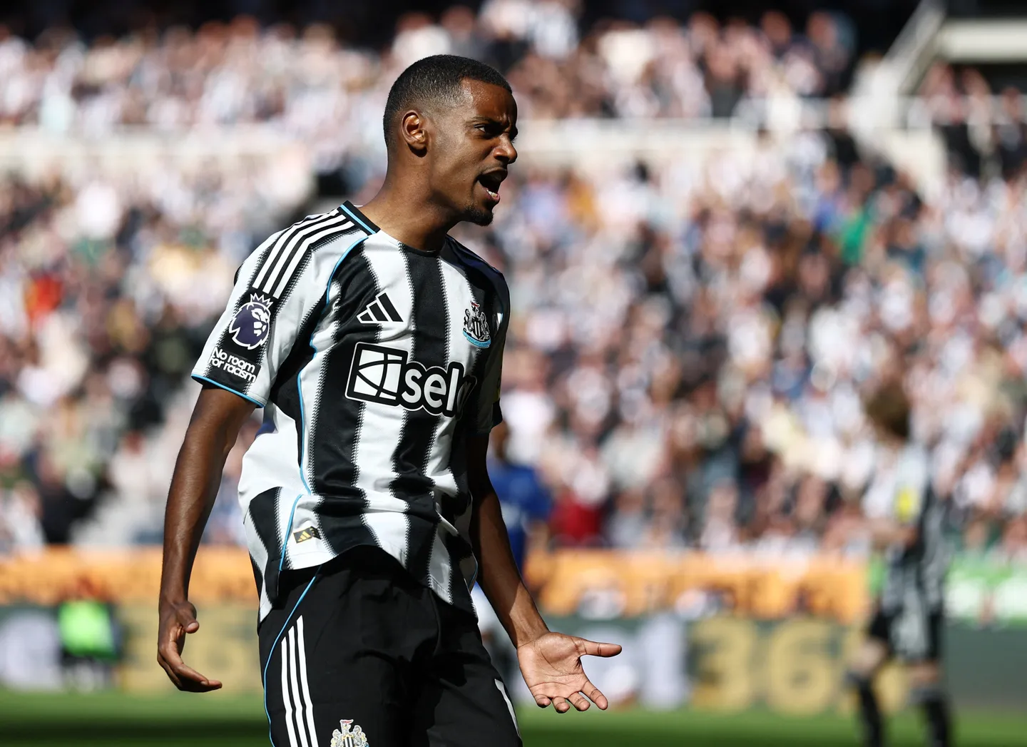 Football : le Suédois Alexander Isak rejoint Liverpool pour un montant record en Grande-Bretagne
