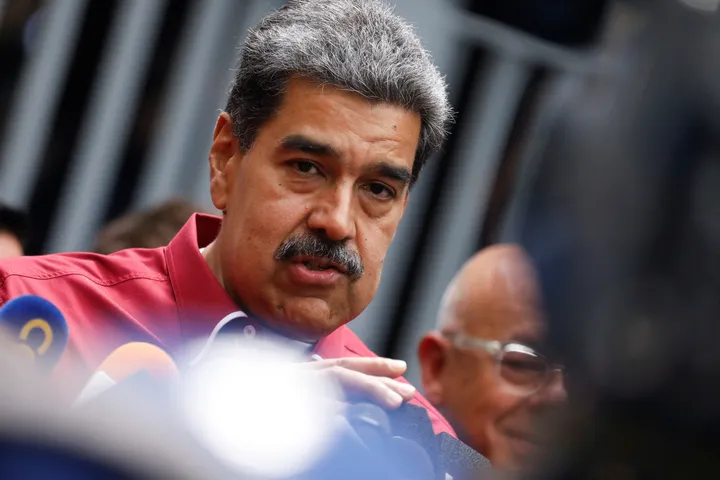 Maduro afirma que a Venezuela é impenetrável enquanto os EUA enviam navios de guerra para o Caribe