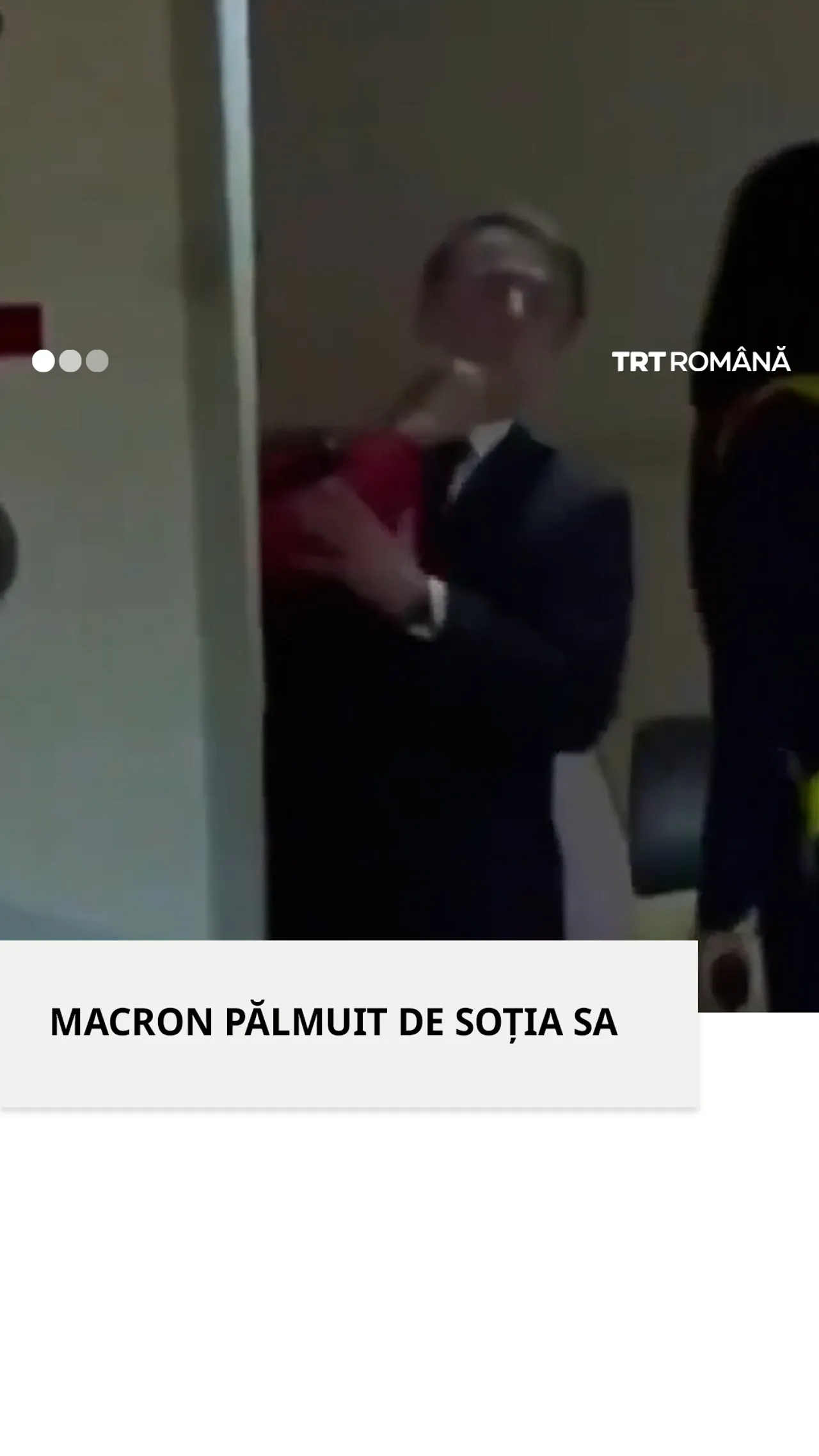 Președintele francez Macron, pălmuit de soția sa în avion