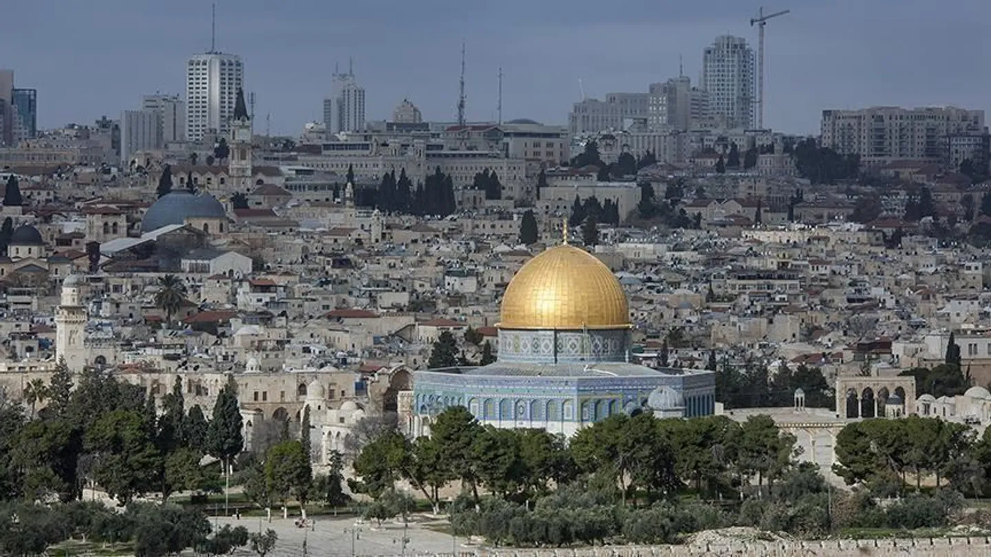 إعلام عبري: إسرائيل تشجع الدول بملايين الدولارات لنقل سفاراتها للقدس
