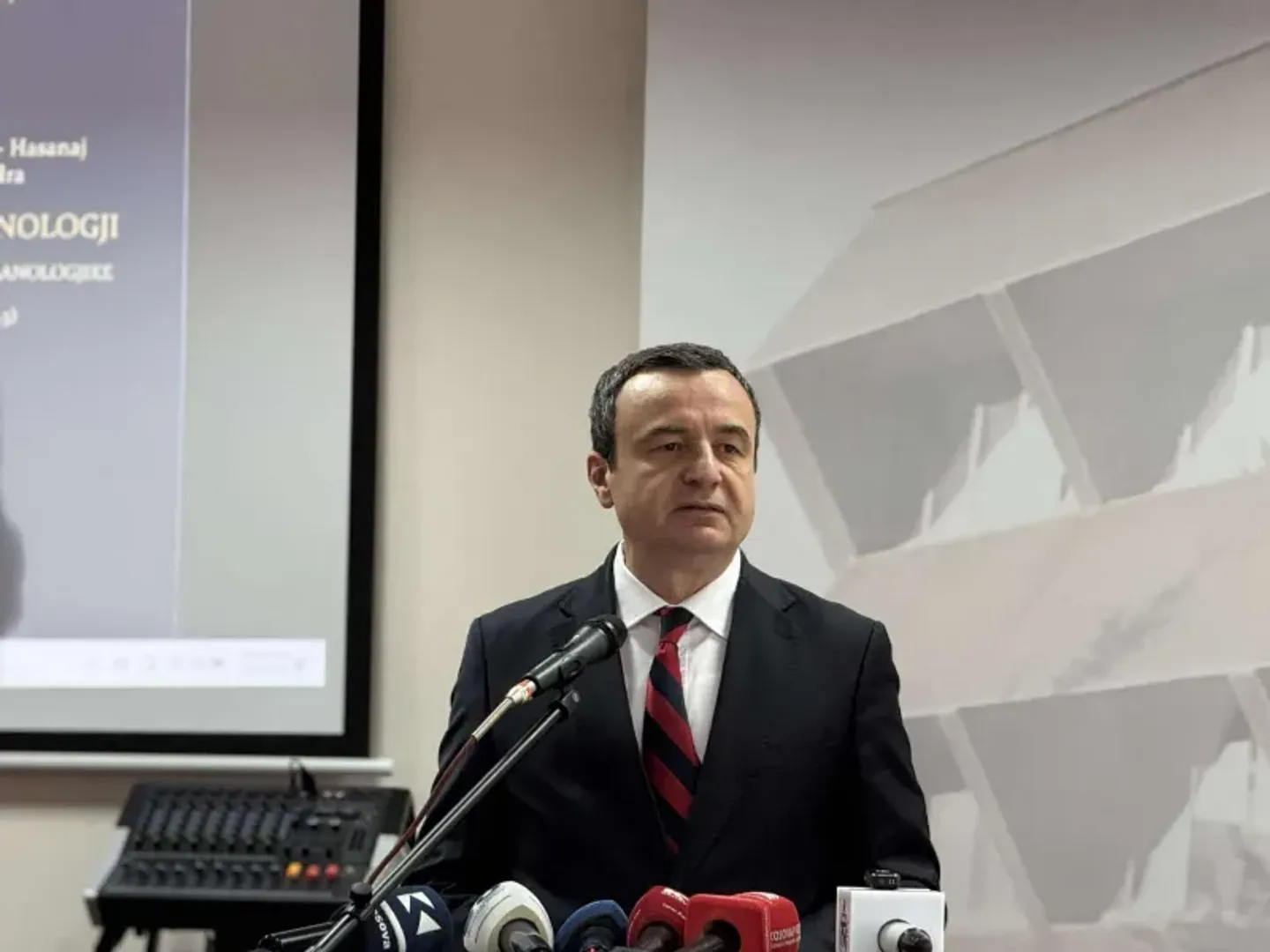 Kosovë, Kurti fajëson ish-opozitën për bllokimin e formimit të institucioneve