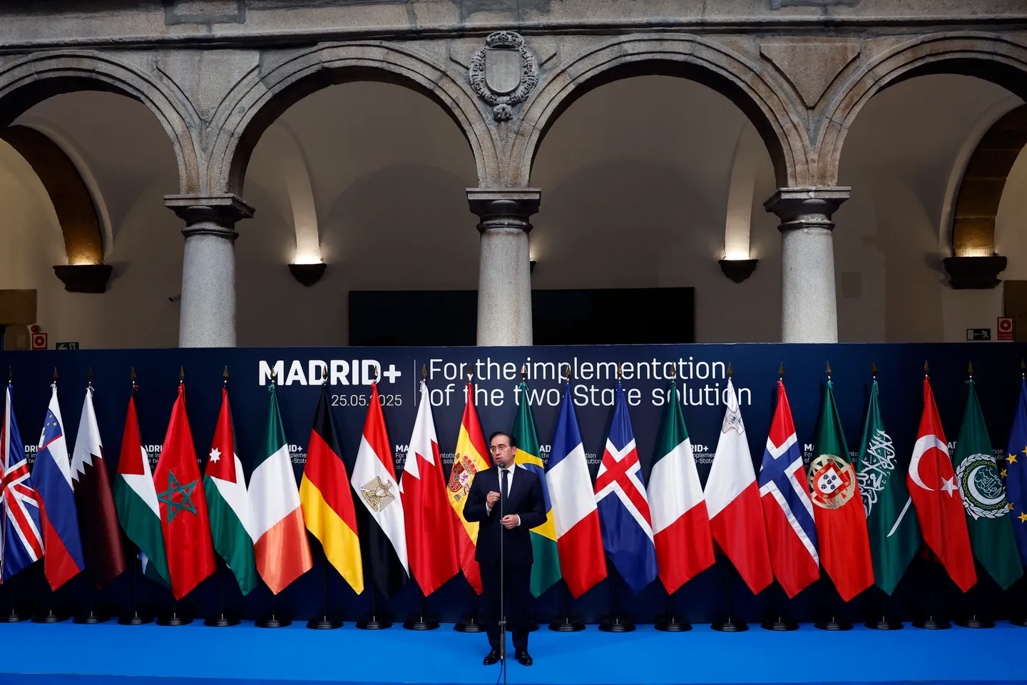 España reúne a países árabes y europeos para abordar catástrofe en Gaza y solución de dos Estados