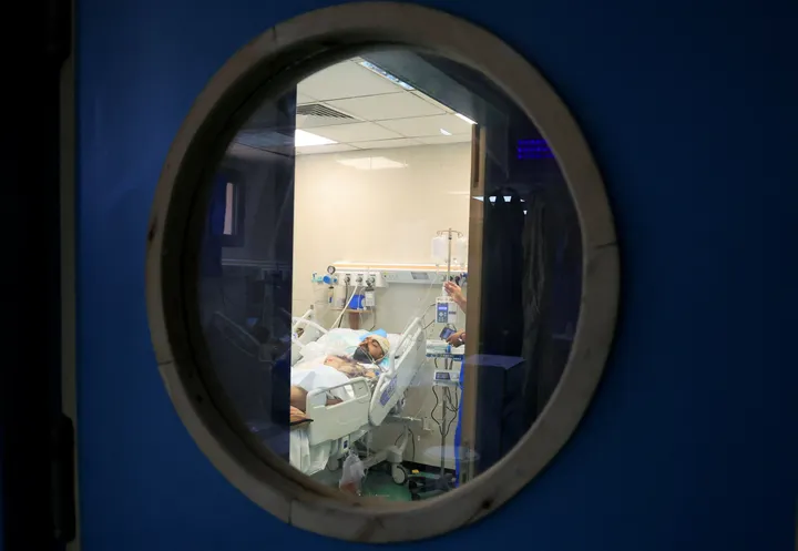 من المقدح إلى الخل.. أدوات الجراحة في غزة تتحدى الطب الحديث