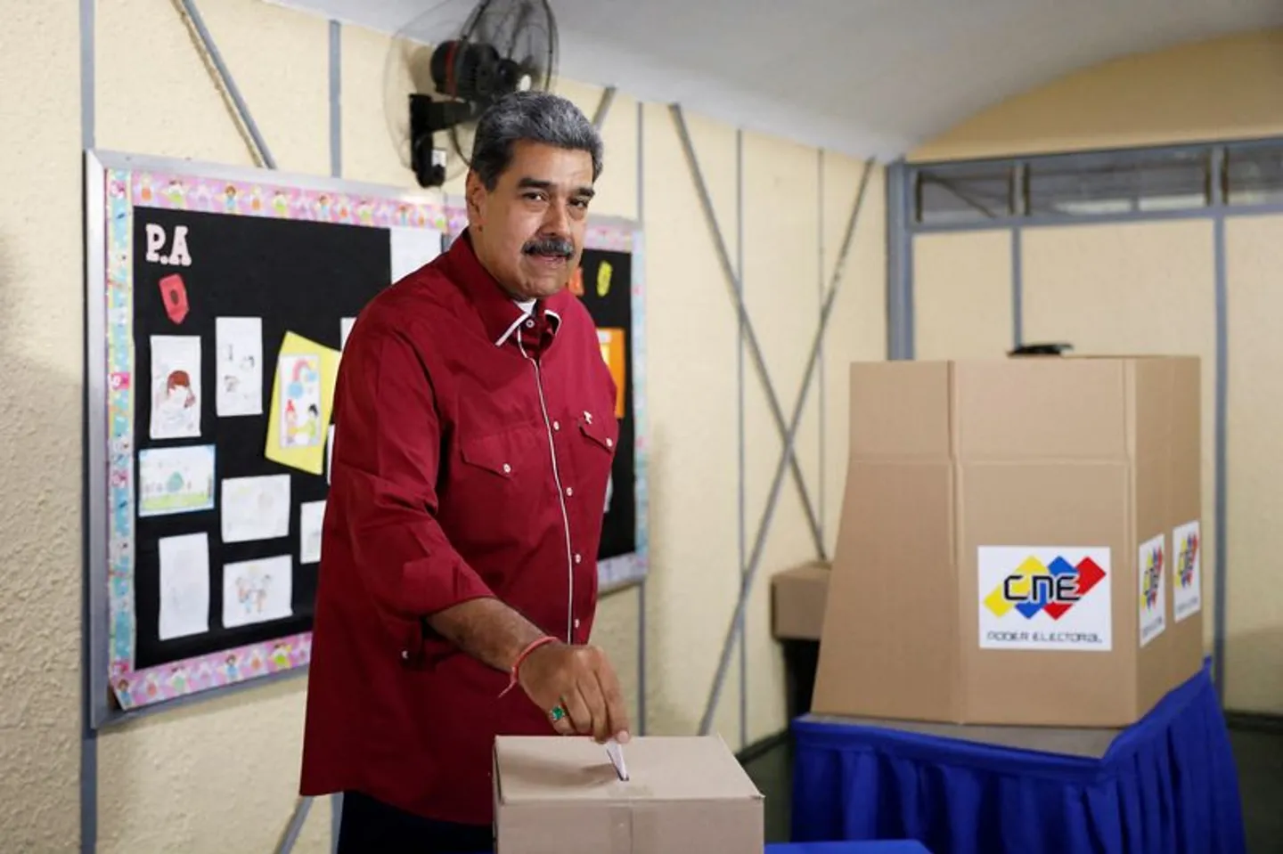 Partido de Maduro se impone en las elecciones de Venezuela, y se definen cargos para el Esequibo