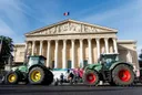Agriculture: Emmanuel Macron promulgue la loi Duplomb