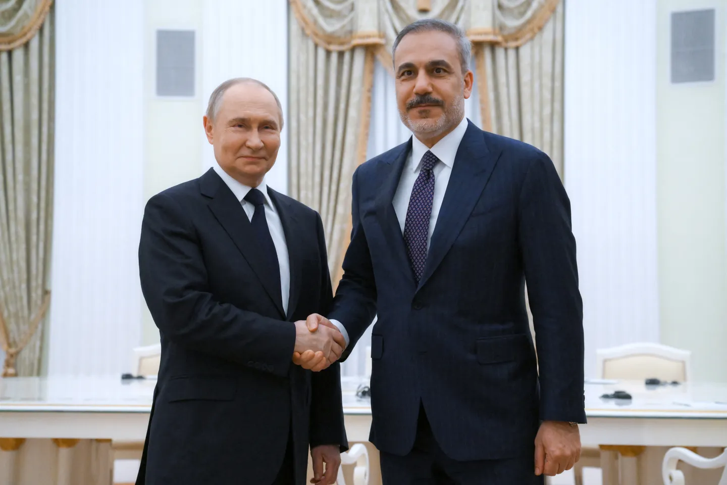 Фидан менен Путин Украинадагы тынчтык аракеттери жана эки тараптуу карым  - катнаштарды талкуулашты