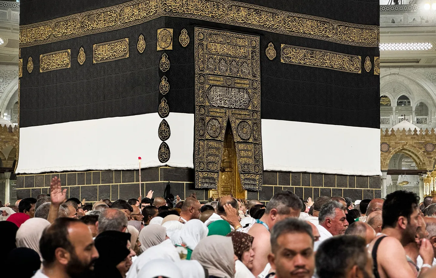 Haxhi 2025: Qindra mijëra pelegrinë në Xhaminë Al-Haram në Mekë