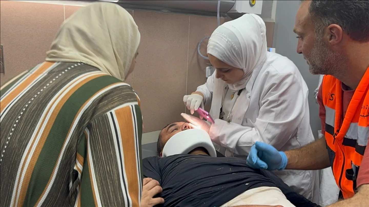 إصابة مصور وكالة الأناضول في اعتداء مستوطنين شرق رام الله